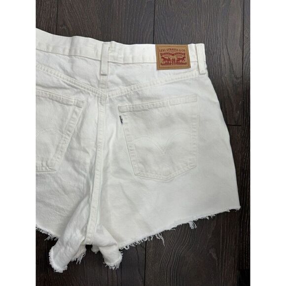 Levis High Waisted MOM white Relaxed shorts Size 32 - Picture 1 of 6